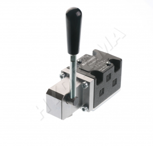 LEVER OPERATED DIRECTIONAL CONTROL VALVE